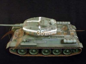 MERIT 1/16 蘇聯 T-34/85 中戰車 KU